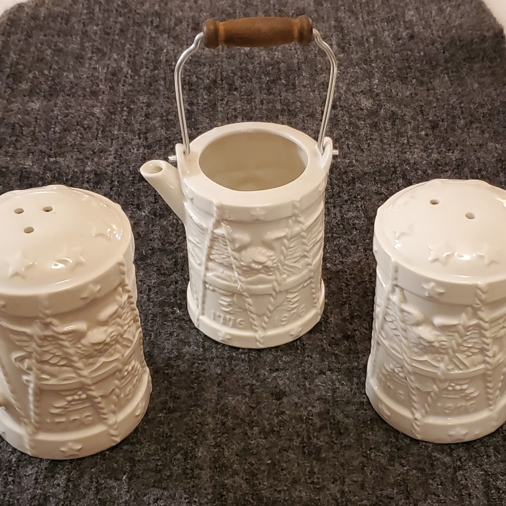 Vintage Americana Bicentennial Eagle Salt, Pepper, Creamer Set